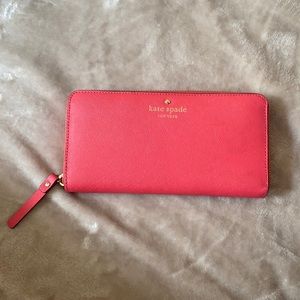 Kate spade wallet worn only a few times
